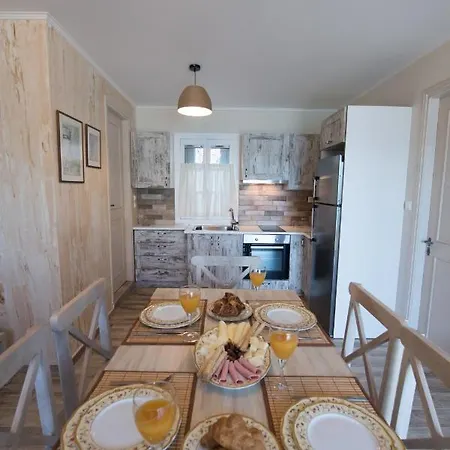 別荘 The House-valley Of *